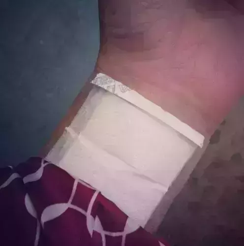 http://www.mainelaserskincare.com/wp-content/uploads/2015/07/tattoo-bandage.jpg