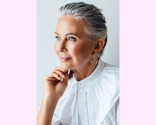 brushed-back-short-hairstyle-for-women-over-70