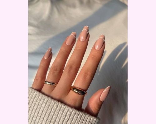 25 Almond Shape Christmas Nail Designs to Try in 2024 | Sarah Scoop