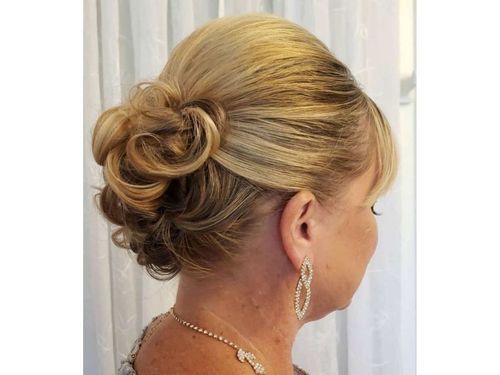 Sleek_And_Curly_Updo