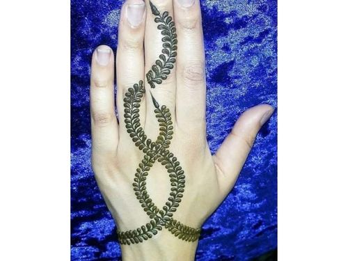 Minimal Henna Design