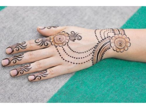 Simple Chain Henna Design