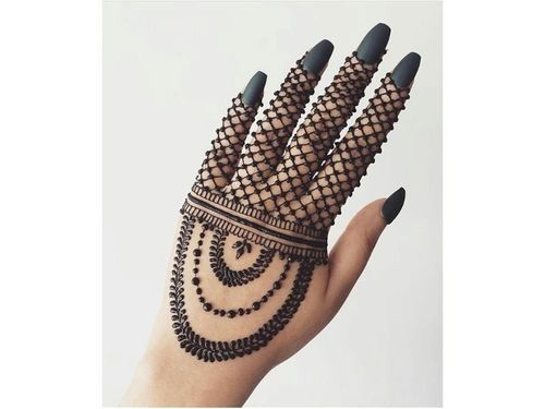 Netted Chain Henna Design