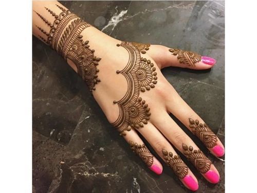 Curved_Henna_Design