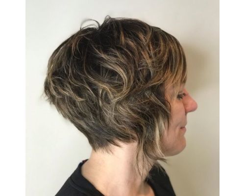 short-angled-bob-with-bangs-and-layers-500x505