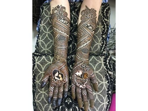 Creative Mehndi Design For Moms