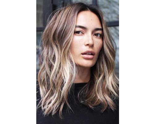 beach-wavy-hairstyles-for-medium-length-hair-centre-part-lob (1)