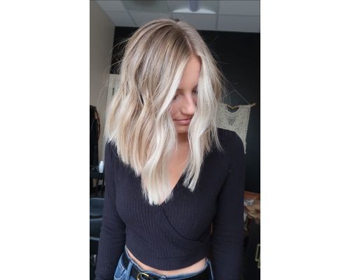 Voluminous Blonde Lob with Shadow Roots