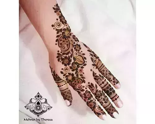 New And Simple Khafif Mehndi Design For Hand And Leg