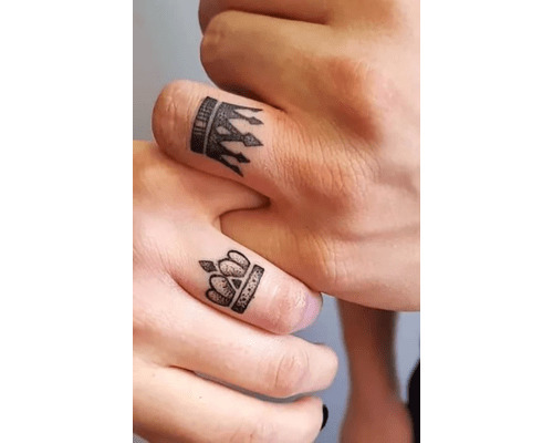 Fine line matching leaf ring tattoo for couple.-cheohanoi.vn