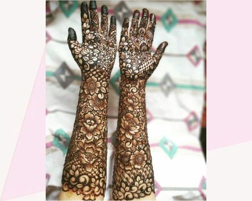 Photo of Beautiful Floral Mehndi Design on Back Hand