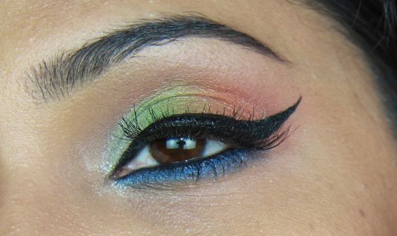 tricolored eyeshadow