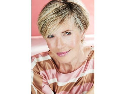 50 Best Short Hairstyles for Older Women in 2022 (Haircuts Guide)