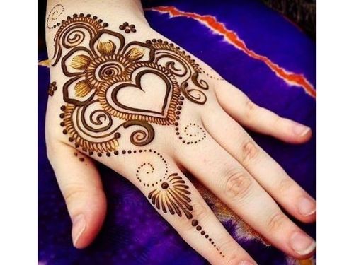 25 Simple And Easy Heart Henna Designs - 2023 | Fabbon