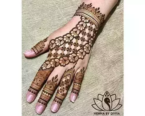 Henna Tattoo on Woman Hands, Artist Drawing Arabic Mehndi Stock Photo -  Image of creative, hinduism: 228290816