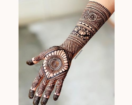 30 Superb Black Mehndi Designs for Hands and Feet with Pictures
