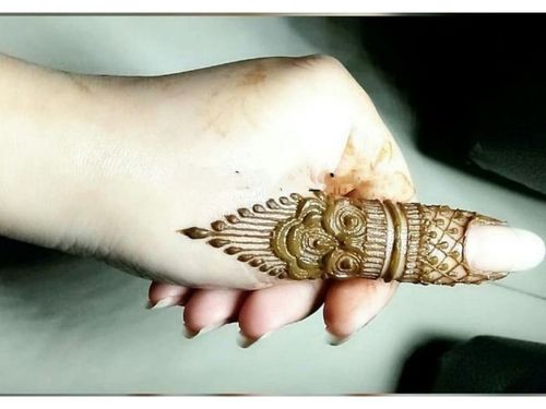Attractive Thumb Henna Design