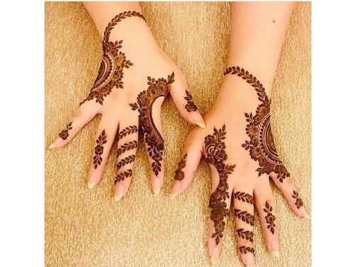 Minimal Hand Henna Design