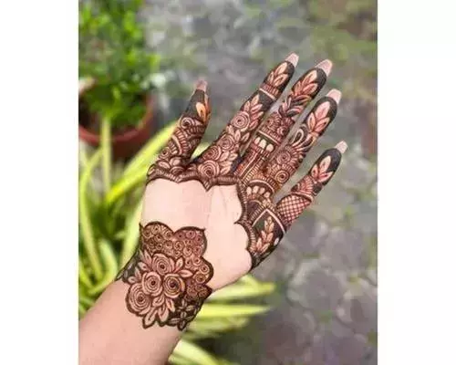 35+ Easy & Minimal Mehndi Designs For Eid 2024 - Pyaari Weddings