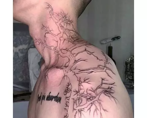 collarbone-tree-tattoo-men