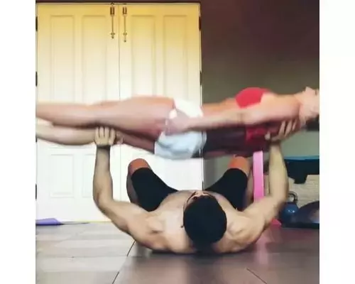 Britney-Spears-couples-work-out-vid