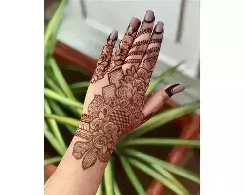 Back hand with Engagement mehndi... @amisha__mehndi #bridalmehendi #brides  #mahendisimple #bridalinspiration #indianbride #bridetobe👰… | Instagram