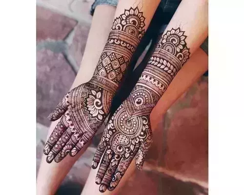 Engagement mehndi design 🙌 For Booking And Queries 📞 9716882882 . . . . .  . . . . #mehendi #henna #mehndi #hennaart #wedding #mehe... | Instagram