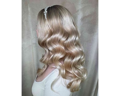 cute-soft-wavy-rooted-blonde-hair-for-prom-night