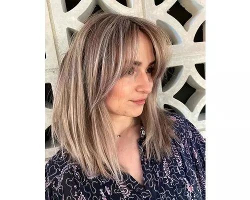 50 Best Layered Haircuts and Hairstyles for 2023 - Hair Adviser | Layered  haircuts, Layered haircuts for women, Medium layered hair