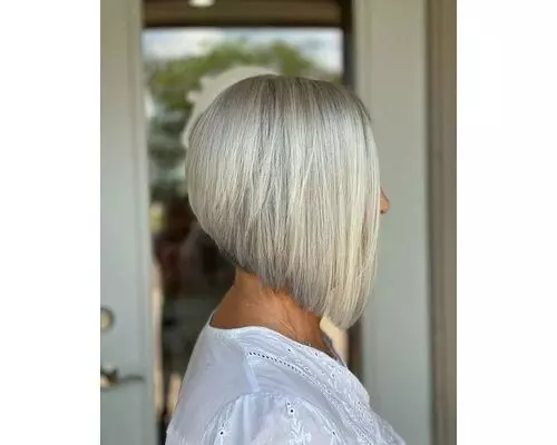 34 Grey Bob With Soft Layers