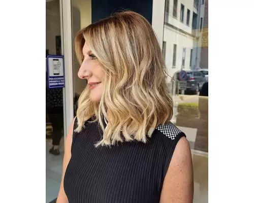 39 Mature Medium Length Hairstyles For Women Over 50