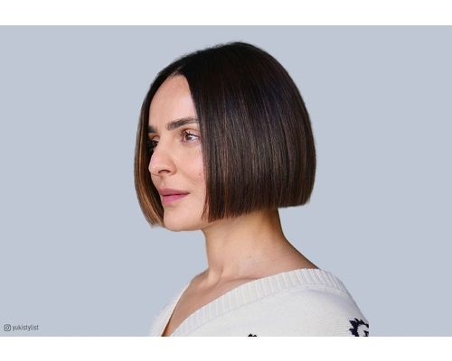 Wavy Blunt Cut Bob: Try The Celebrities' Hairstyle in 2023!