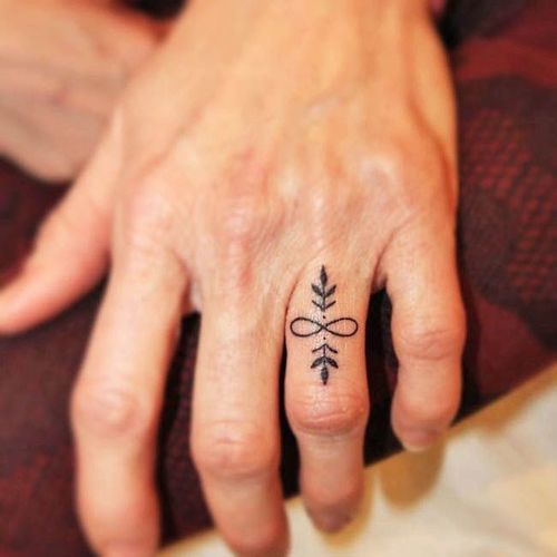 31 Small Hand Tattoos That Will Make You Want One  Styleoholic