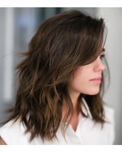 21-brown-medium-haircut-with-side-bangs-BFtWv7ZpQp4