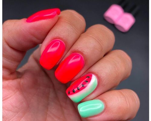 strawberry-nail-art