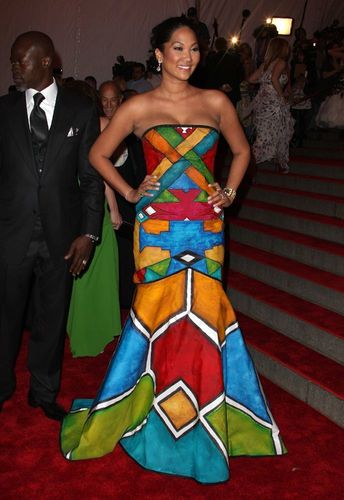 Kimora Lee Simmons looked fab in this hand painted, African inspired gown_ Want it!