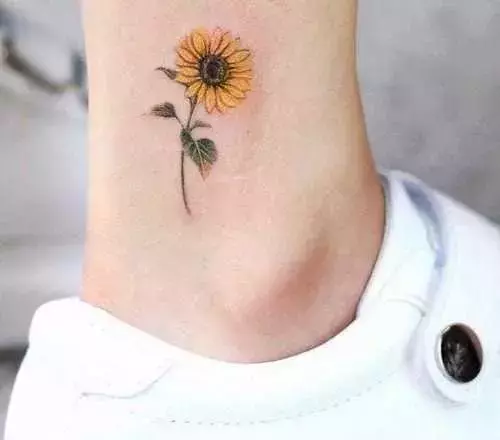 An Easy-to-Follow Guide To Sunflower Tattoo Meanings and Styles