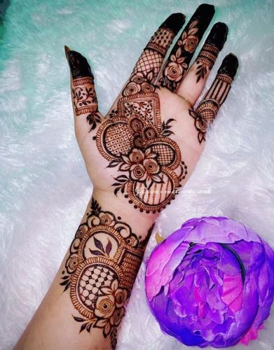 Simple front hand mehndi design for beginners