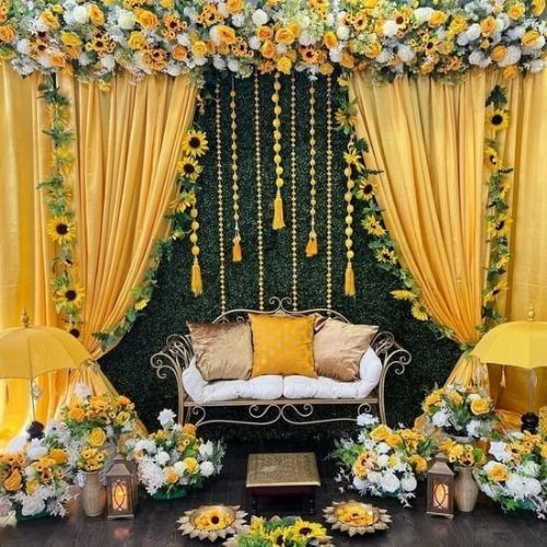 Sophisticated decoration for mehndi