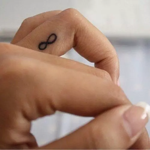 32 Amazing Knuckle Tattoo Ideas for Men & Women in 2024