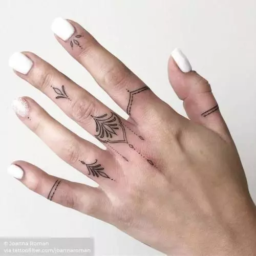 Choosing The Right Design For Your Finger Tattoo | Design Ideas