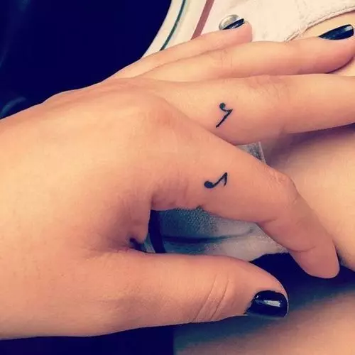 Music-Notes-Tattoos-On-Girl-Side-Finger1