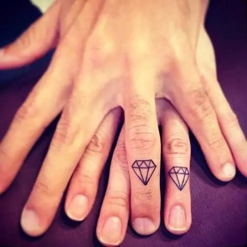 55 Beautiful Finger Tattoos For Women - 2023 | Fabbon