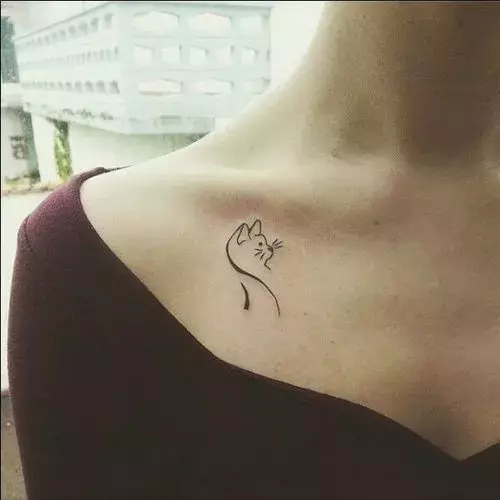 35+ Stunning Collarbone Tattoo Ideas for Women - Days Inspired