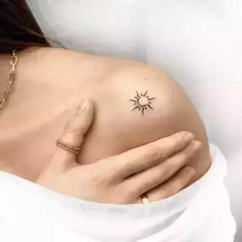 Eye-catching Shoulder Tattoos for Women