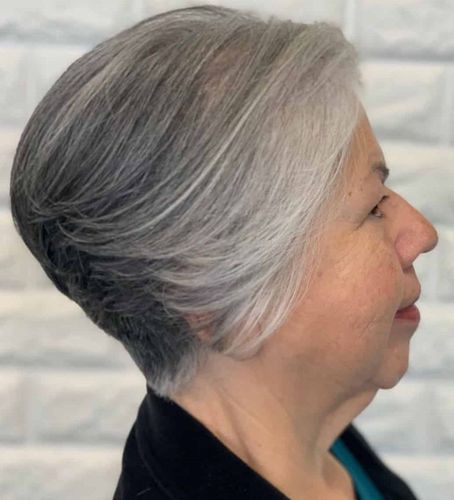 naturally-grey-hair-for-older-women