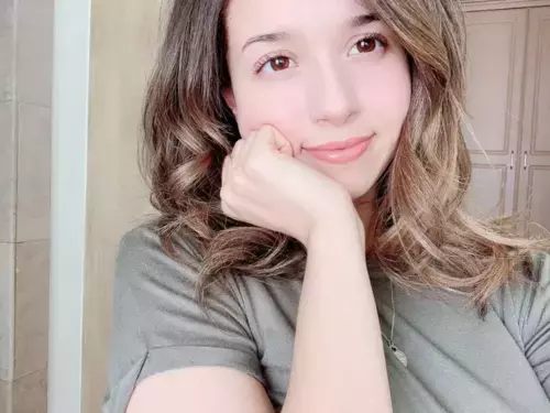 pokimane-no-makeup-best-photo