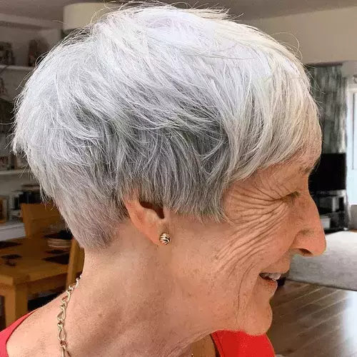 35 Voluminous Hairstyles for Women In Their 60s with Very Thin Hair