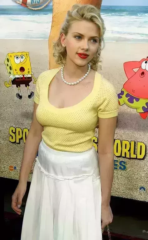 scarlett-in-yellow