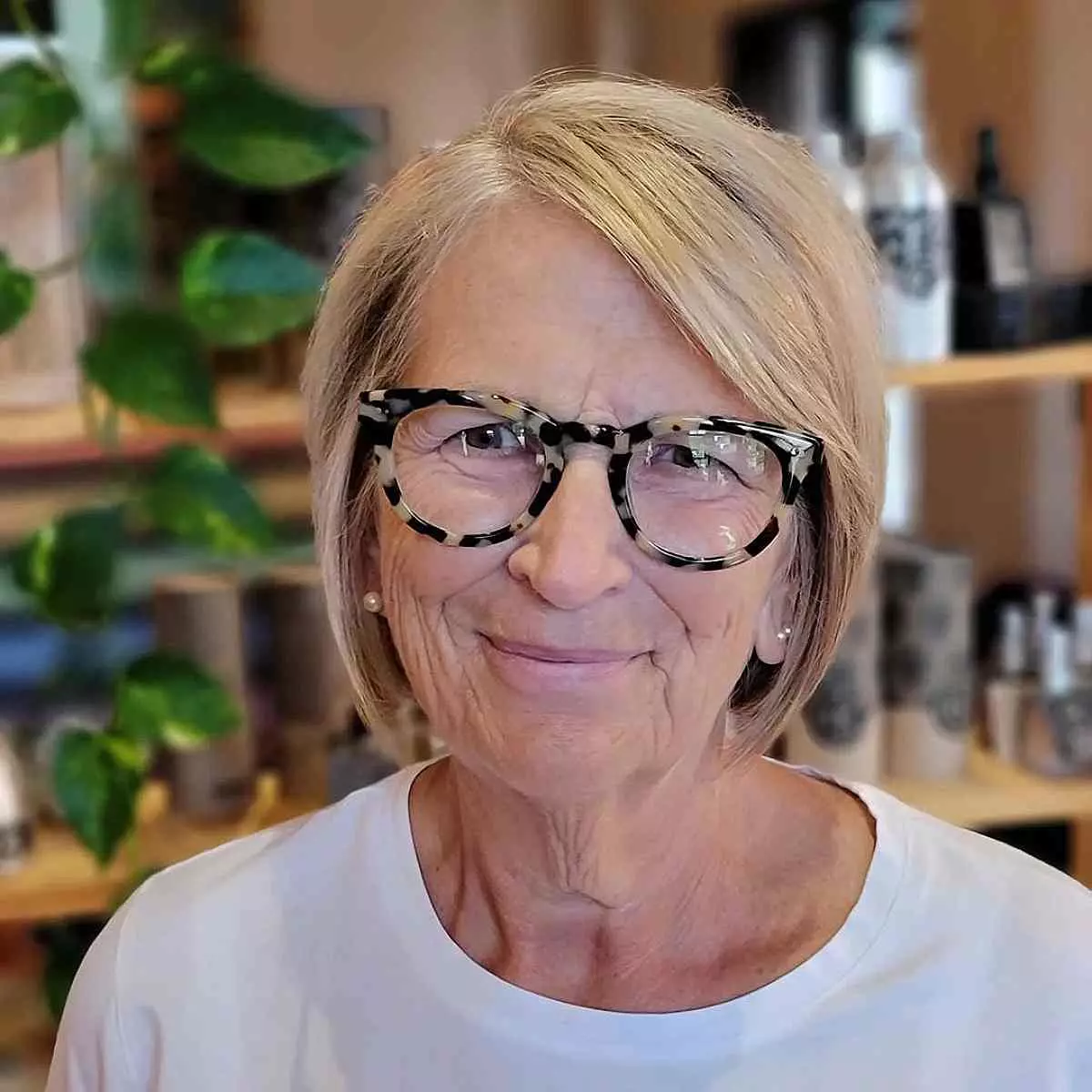 blonde-short-cut-with-a-deep-side-part-for-70-year-olds-with-glasses